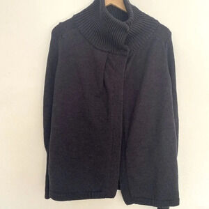 Lululemon 100% merino wool cardigan snap closure size 4 excellent condition